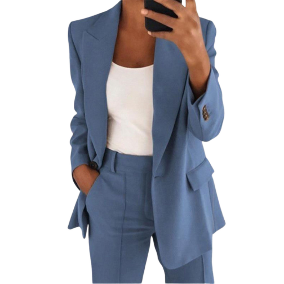 Stilfuldt to-delt buksesæt med blazer til kvinder. Ideelt som kontortøj og festtøj.