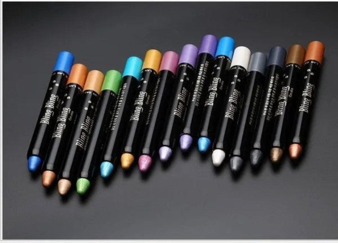 Komplet kosmetik makeup sæt: 15 vandfaste øjenskygge blyanter til kvinders skønhed.