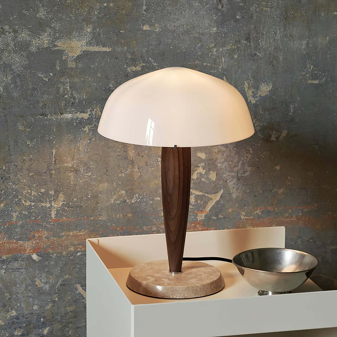 Designer bordlampe med valnødfod