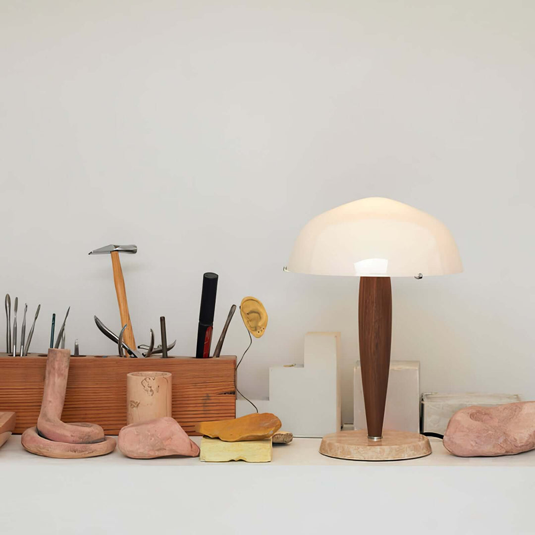 Designer bordlampe med valnødfod
