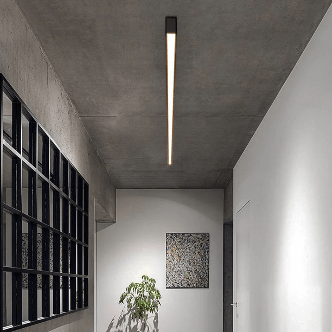 Lineær LED loftslampe i industrielt design