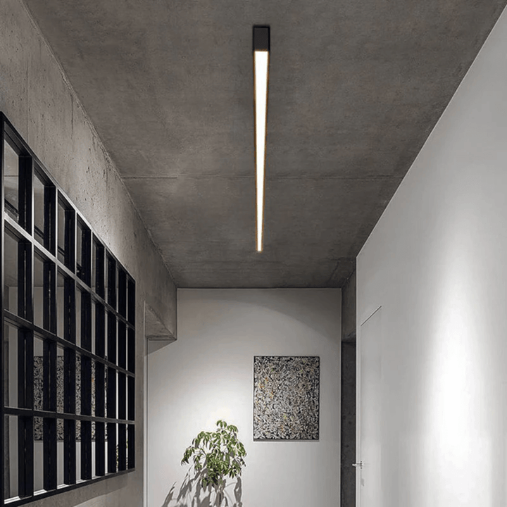 Lineær LED loftslampe i industrielt design