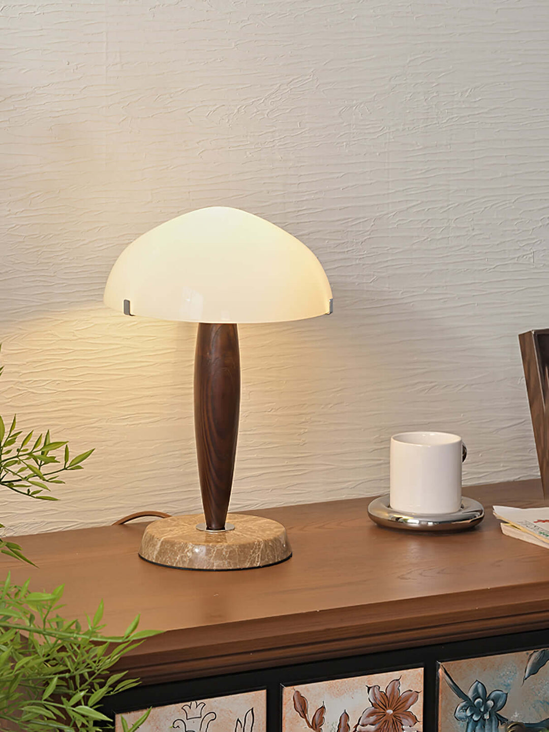 Designer bordlampe med valnødfod