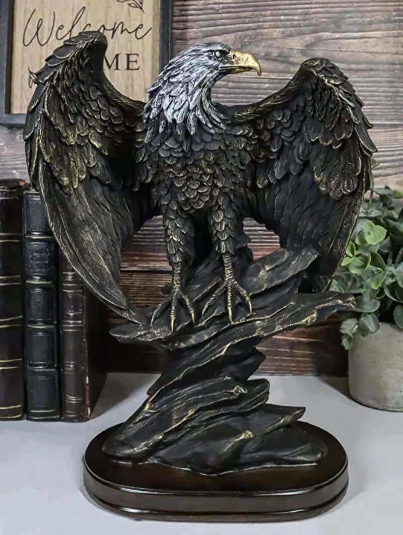 Majestætisk ørneskulptur i bronze