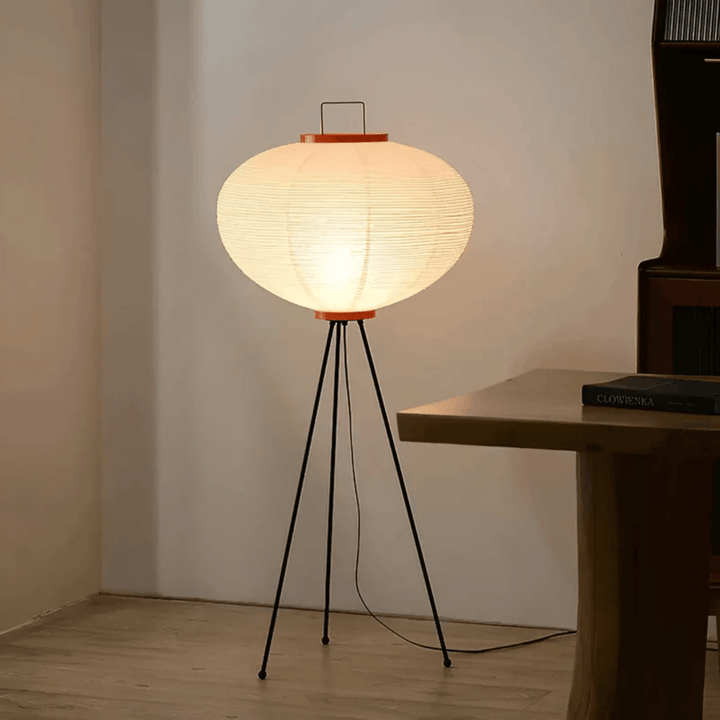 Standerlampe i rispapir med varmt hvidt LED-lys