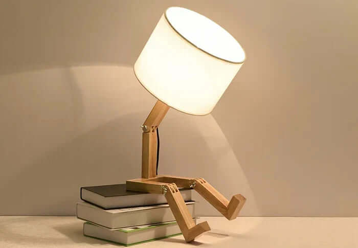 Træbordlampe med Bogholder - Fleksibel & Moderne