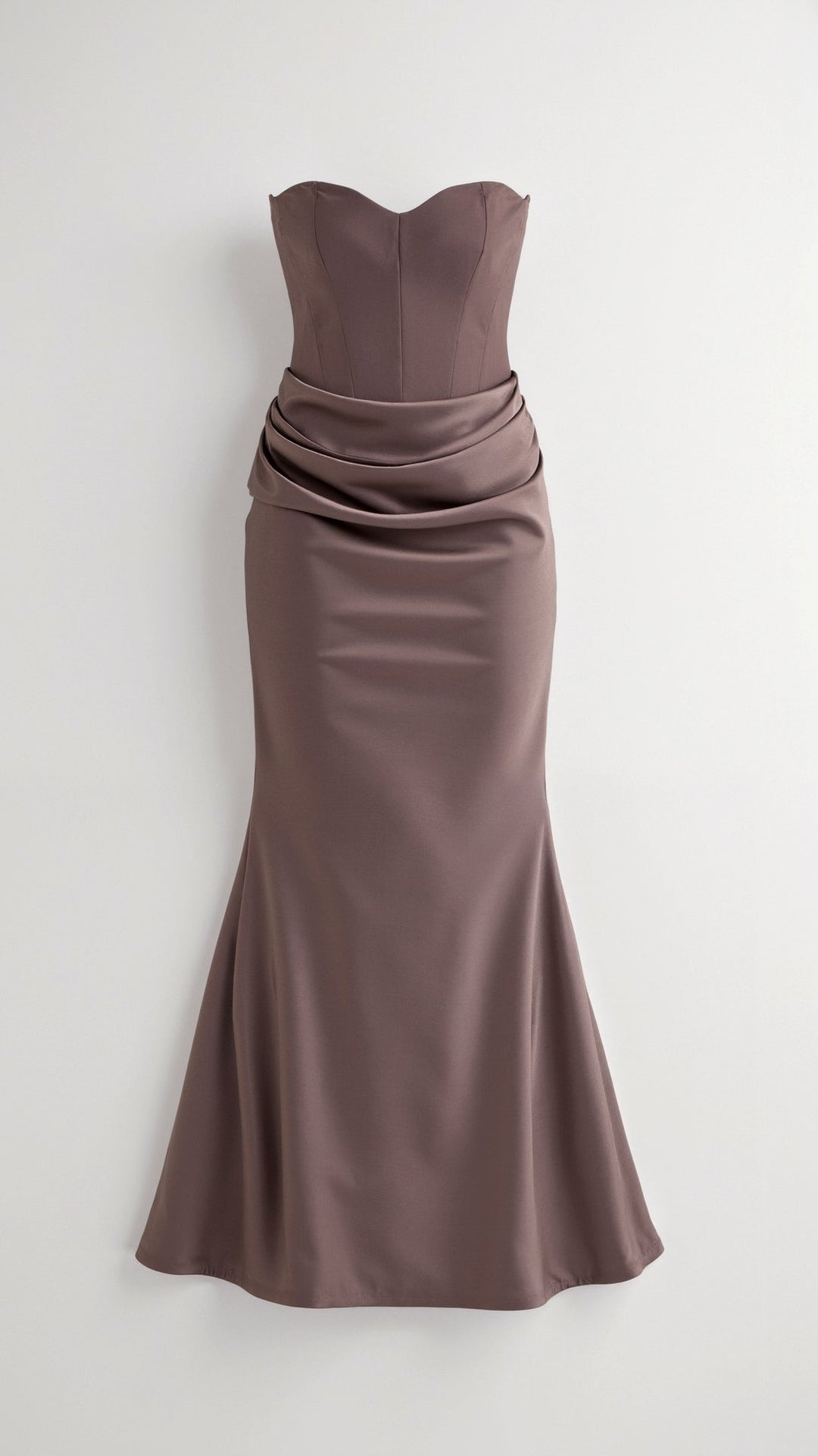 Lang elegant columnkjole. Klassisk damekjole, ideel til formelle fester, galla og bryllup.