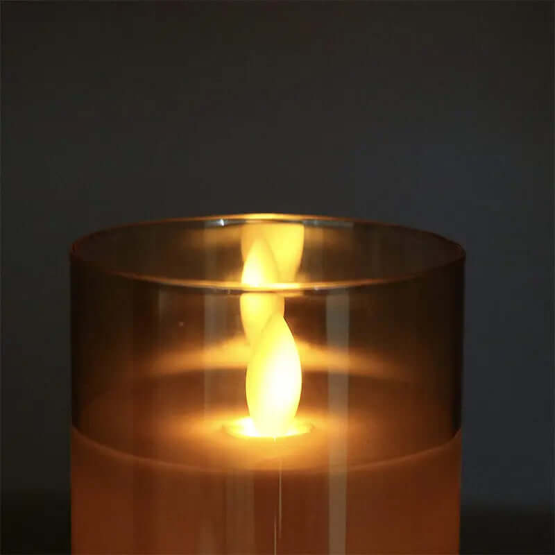 Realistiske LED-stearinlys med flammeeffekt og fjernbetjening