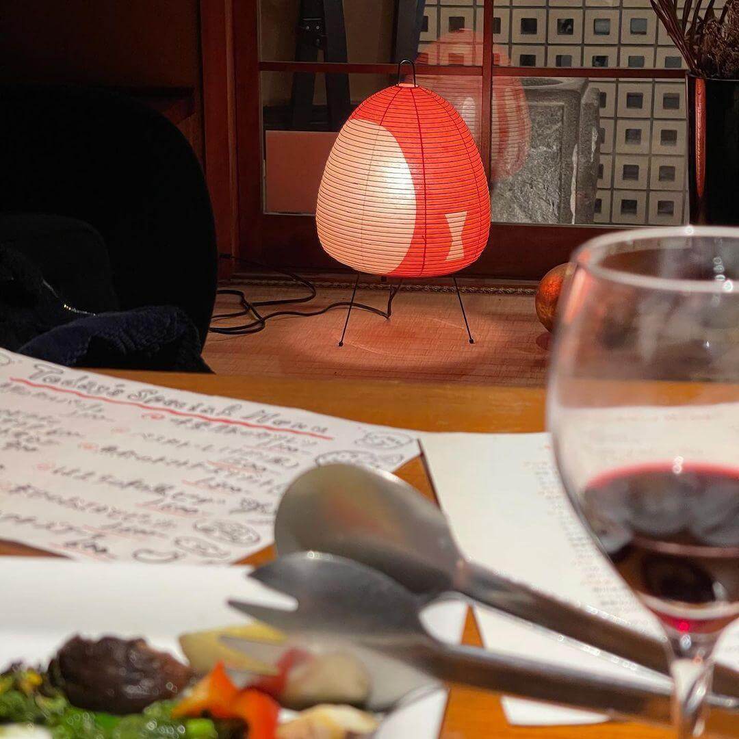 Minimalistisk japansk bordlampe Yumi