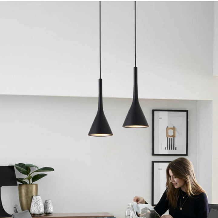 Moderne trekantet pendellampe - metal