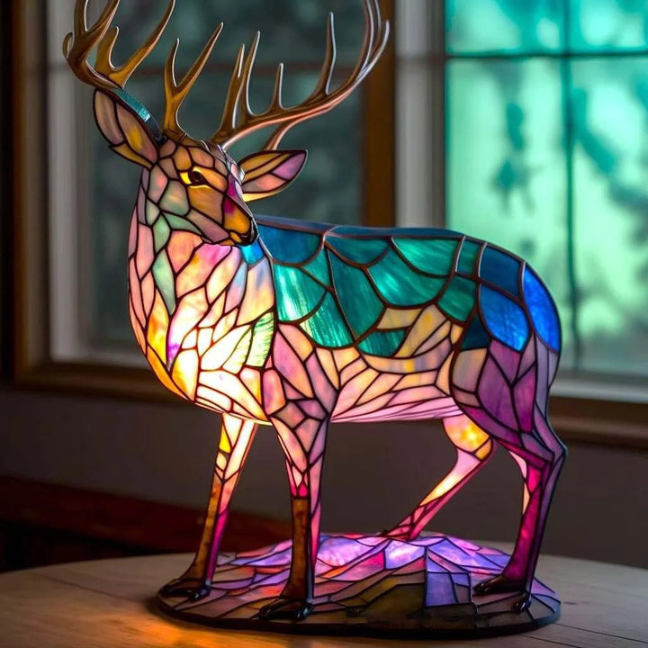 Moderne bordlampe med farverigt dyremotiv i glas. Ideel til hyggelig og stilfuld belysning.