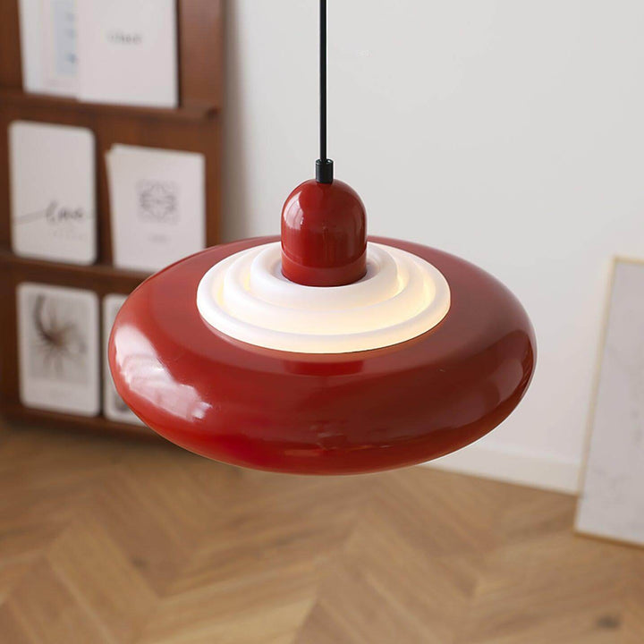 Moderne pendellampe i metal og akryl