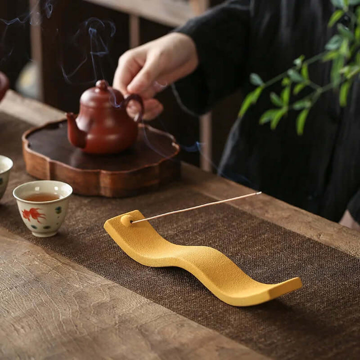 Keramik Røgelsespindholder med Bølge-Design