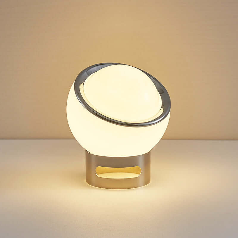 Minimalistisk bordlampe i opalglas