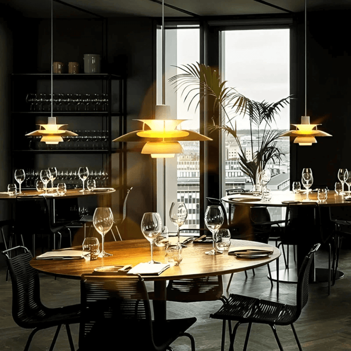 Moderne farverig LED pendellampe i metal