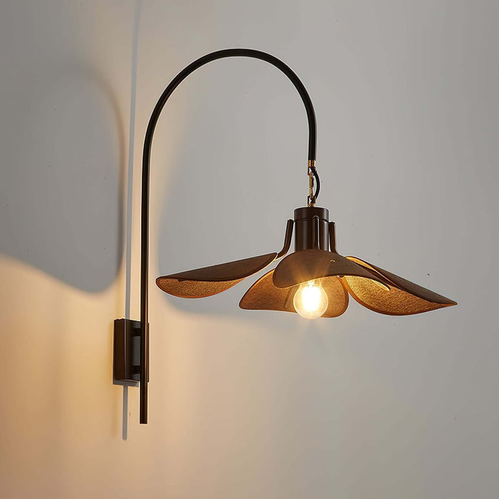 Moderne væglampe med kronblade design