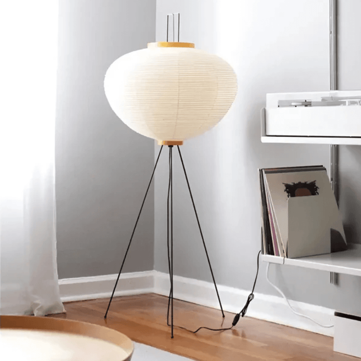 Standerlampe i rispapir med varmt hvidt LED-lys