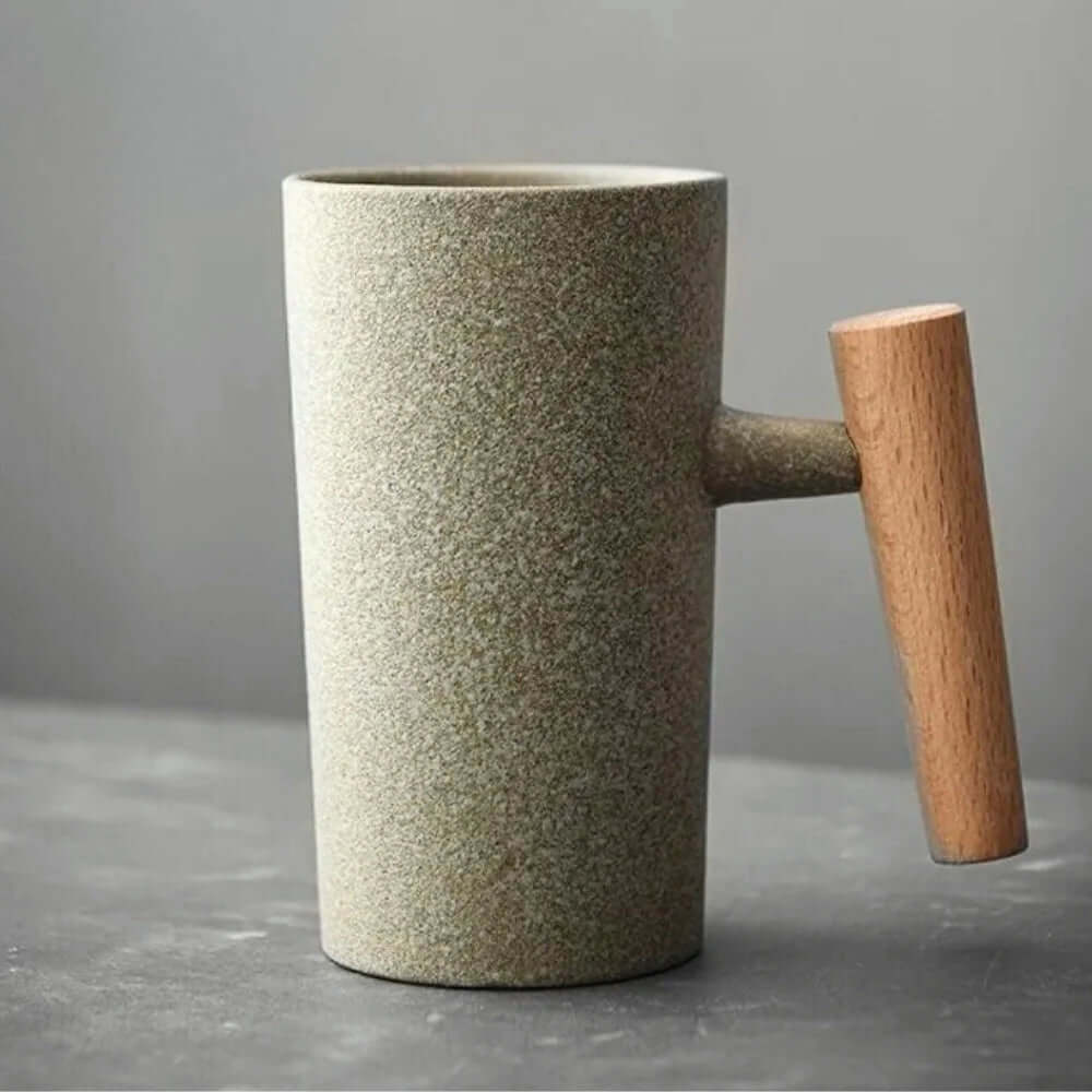 Minimalistisk Keramikkop med Træhåndtag