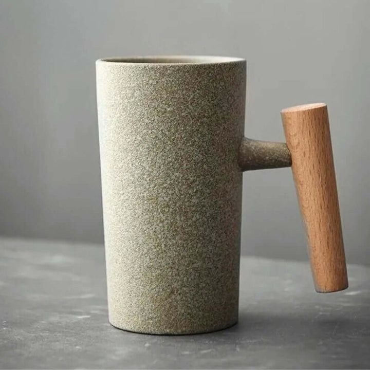 Minimalistisk Keramikkop med Træhåndtag
