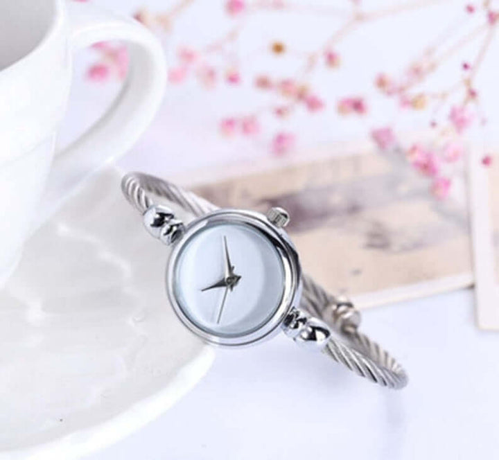 Dameur med et elegant klassisk look