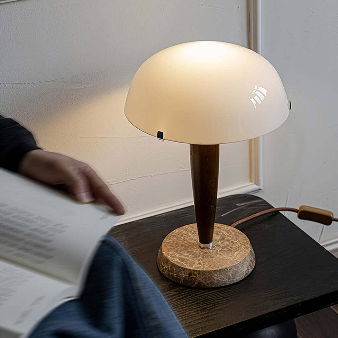 Designer bordlampe med valnødfod