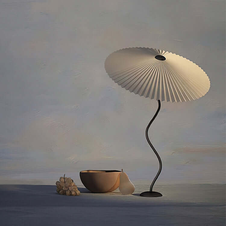 Moderne bølget desigbordlampe i metal