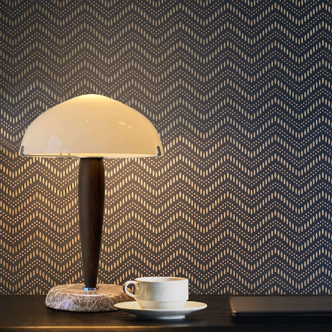 Designer bordlampe med valnødfod