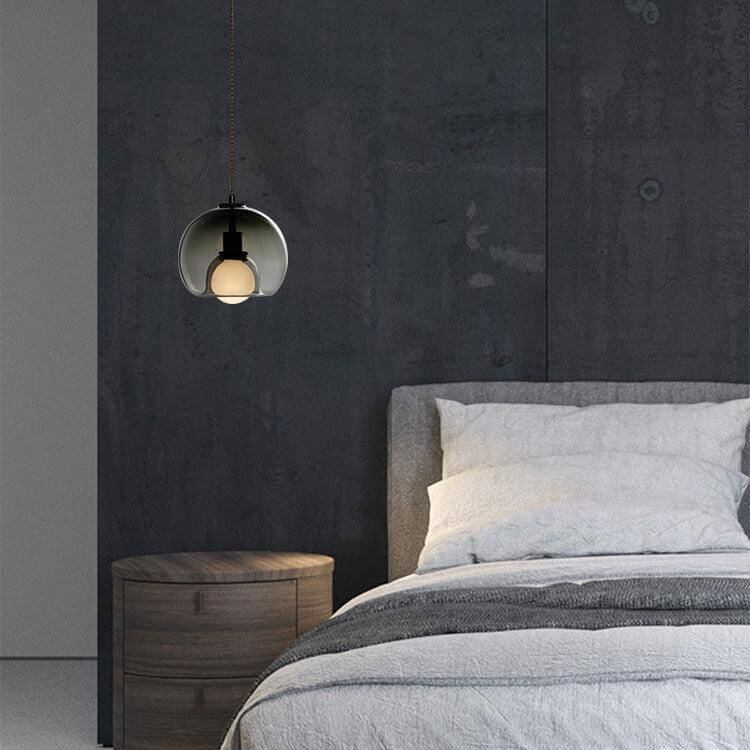 Moderne pendellampe i metal og glas