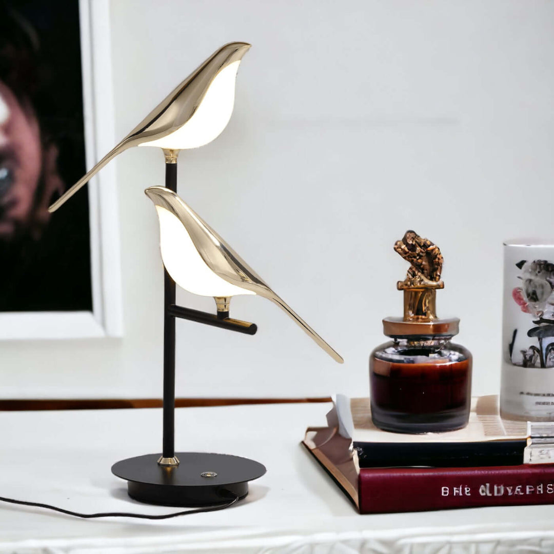 Moderne LED-bordlampe med fugledesign