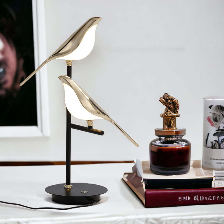 Moderne LED-bordlampe med fugledesign