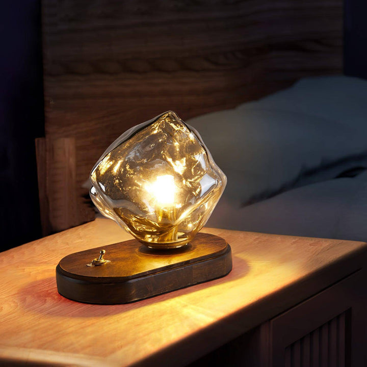 Bordlampe af glas i isstensdesign