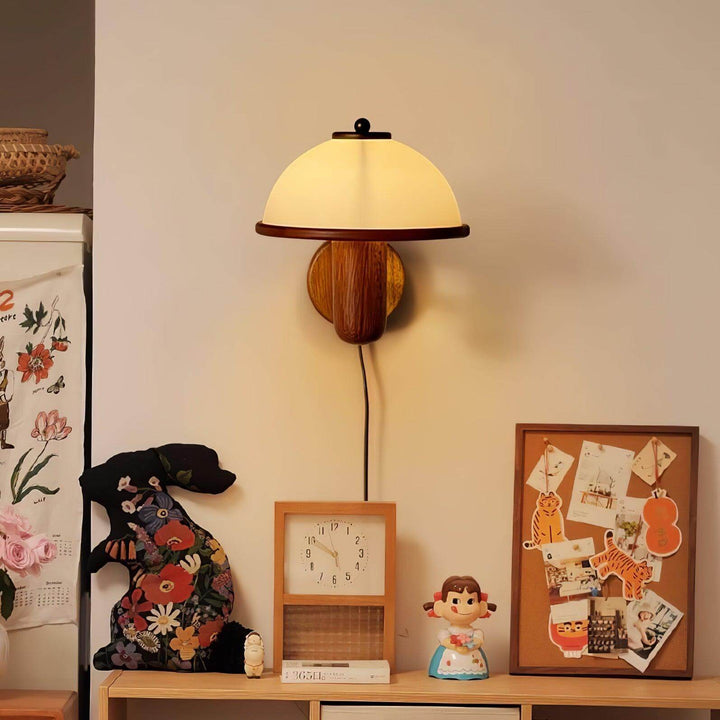 Moderne væglampe med svampedesign i træ