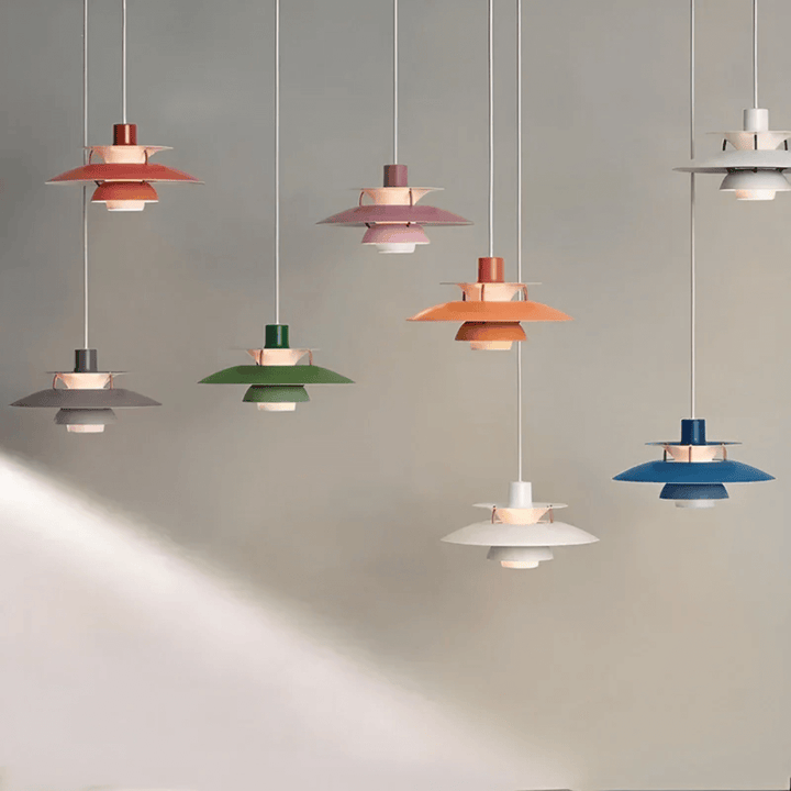 Moderne farverig LED pendellampe i metal