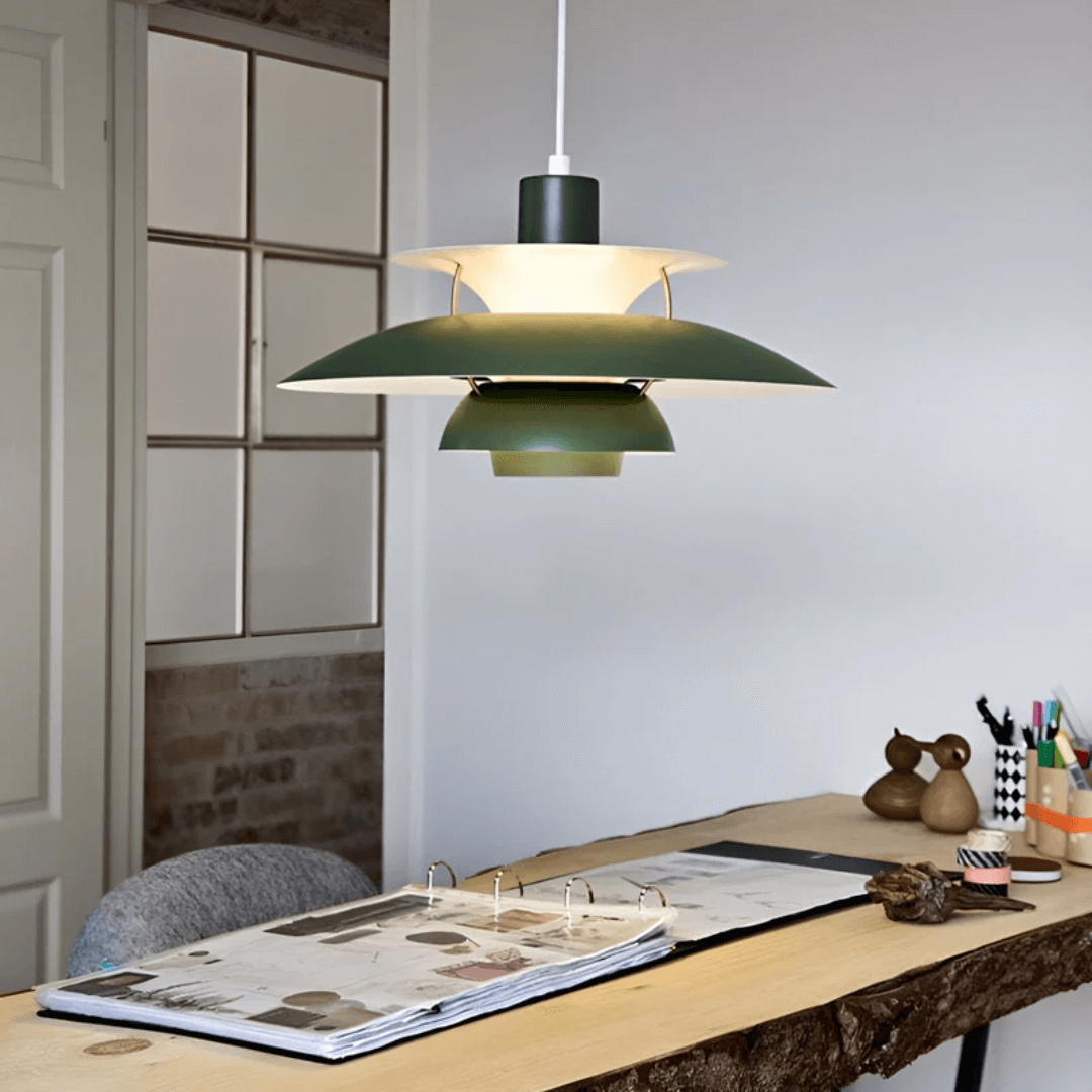 Moderne farverig LED pendellampe i metal