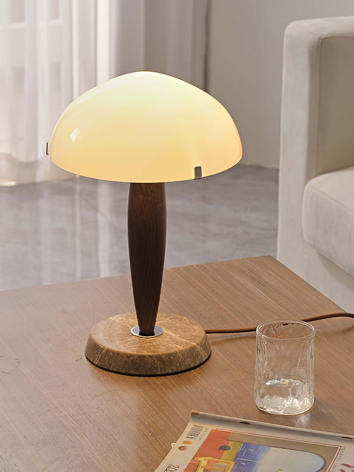 Designer bordlampe med valnødfod