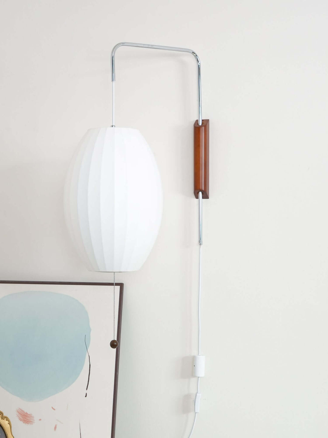 Moderne væglampe med kugledesign og varmt hvidt lys