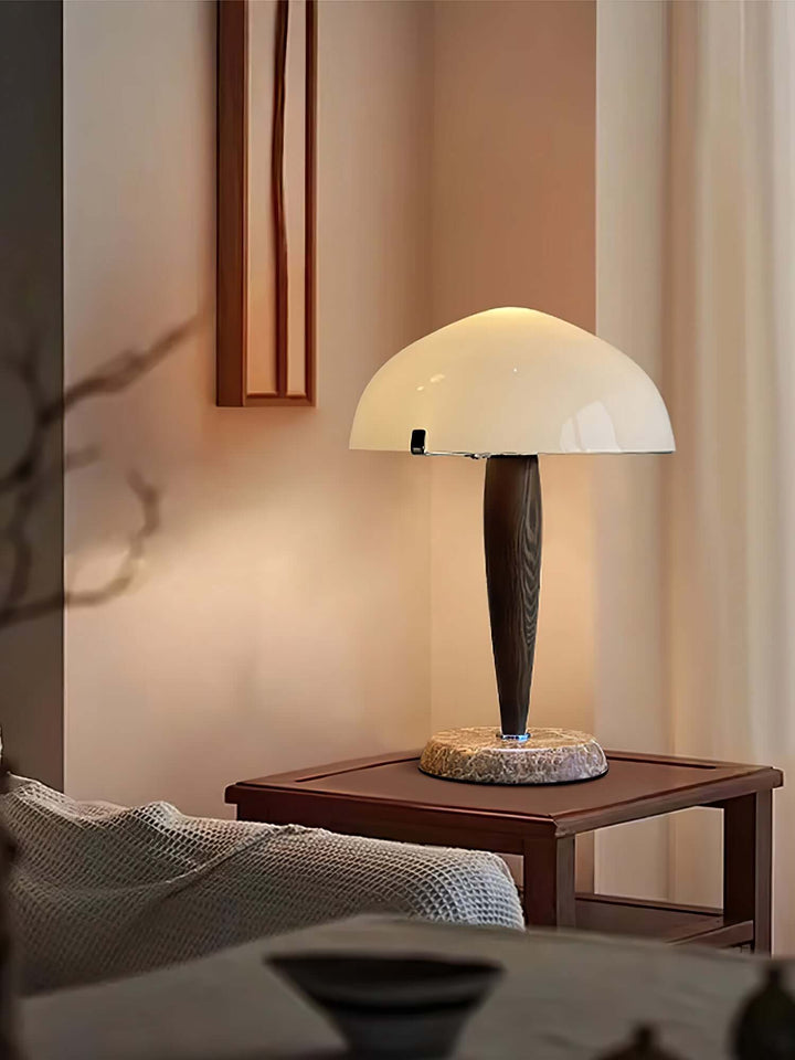 Designer bordlampe med valnødfod