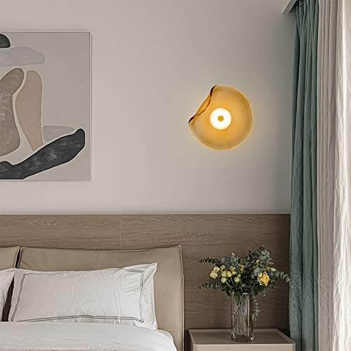 Moderne LED-væglampe med røgfarvet glas