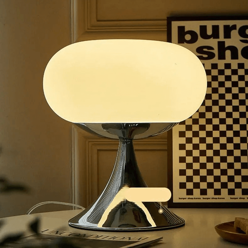 Jern bordlampe med hvidt og grønt glas