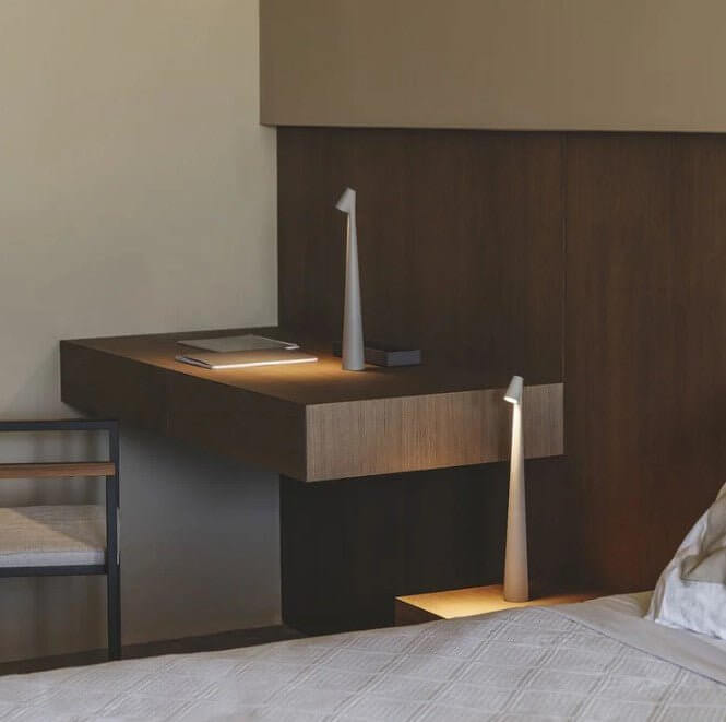 Bærbar LED-bordlampe, dæmpbar, i aluminium