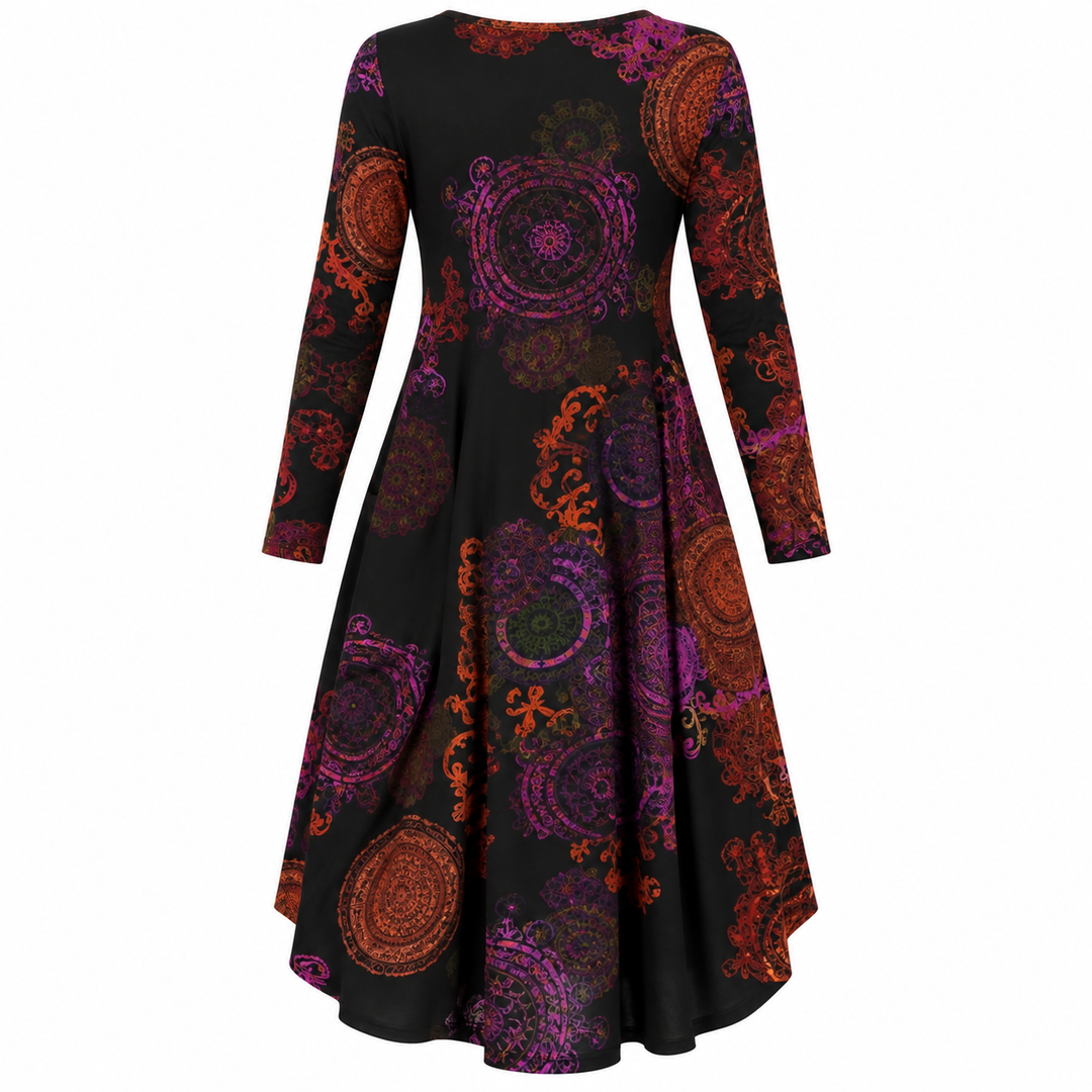 Chic boheme midi kjole til kvinder. Løs pasform, V-hals og farverigt design. Komfortabel sommerkjole.