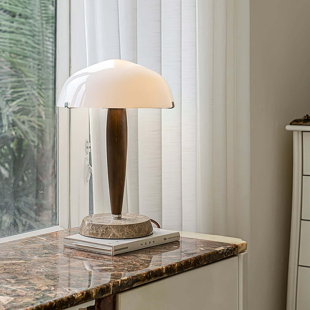 Designer bordlampe med valnødfod
