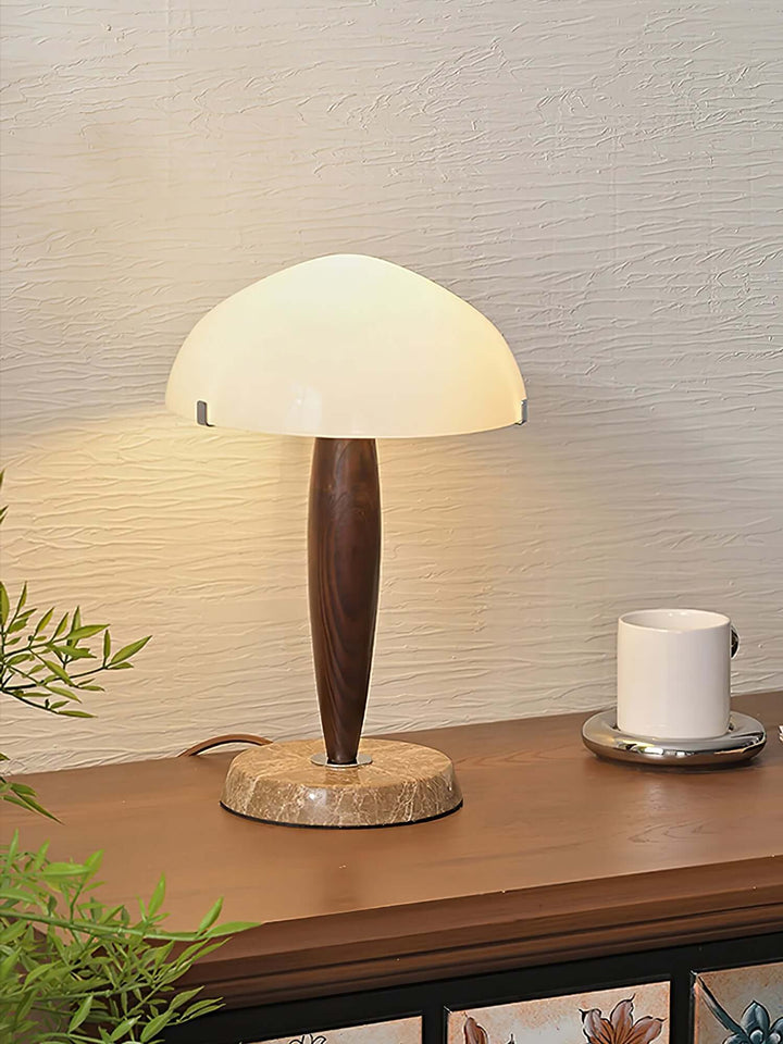 Designer bordlampe med valnødfod