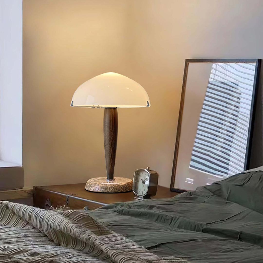 Designer bordlampe med valnødfod