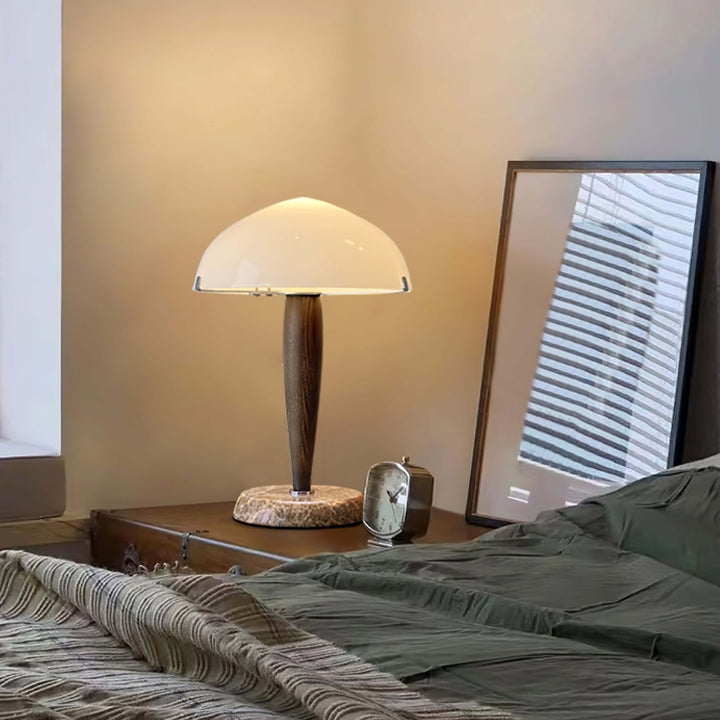 Designer bordlampe med valnødfod