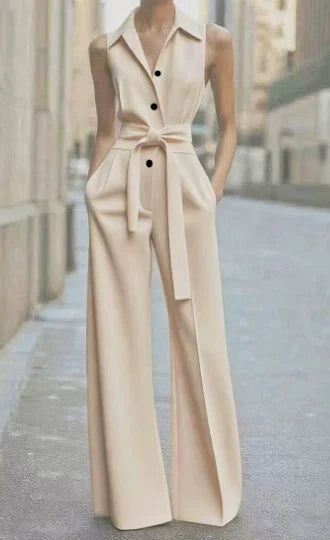 Elegant og moderne ærmeløs jumpsuit til kvinder med vide ben for et stilrent hverdagslook.