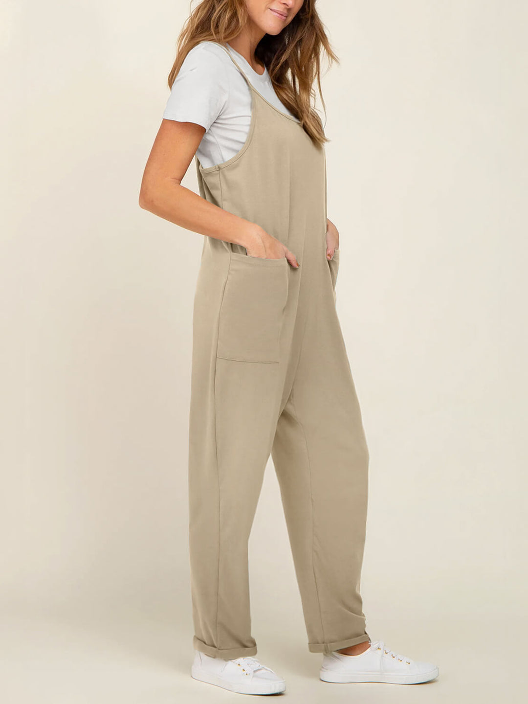 Kvinders afslappede jumpsuit med elastisk talje, perfekt til en uformel look.