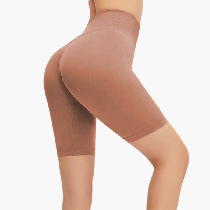 Stilfulde kvinde Bermuda shorts med høj talje. Formende effekt for optimal pasform og selvtillid.