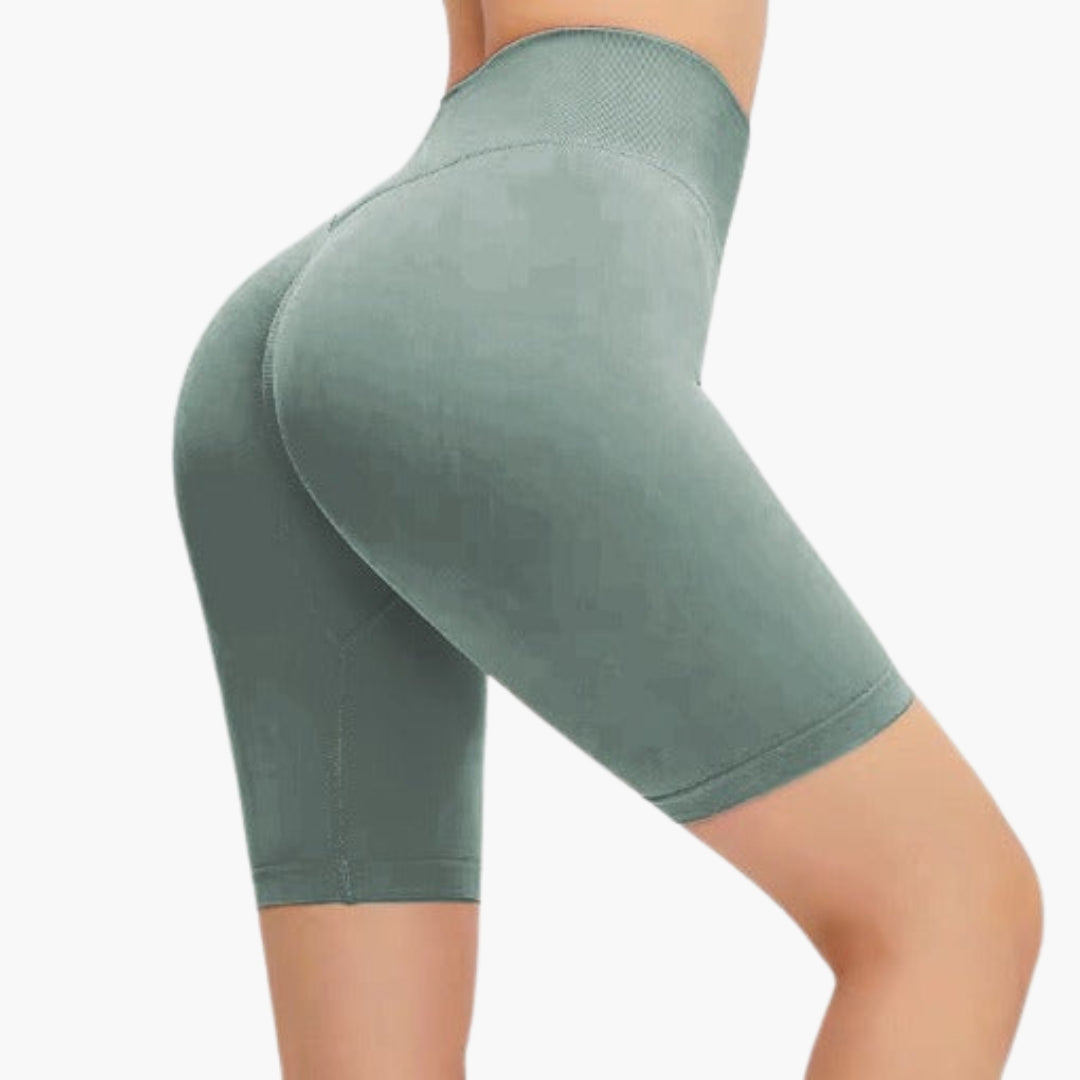 Fleksible højtaljede Bermuda shorts for kvinder. Giver komfort og bevægelsesfrihed under yoga og fitness.