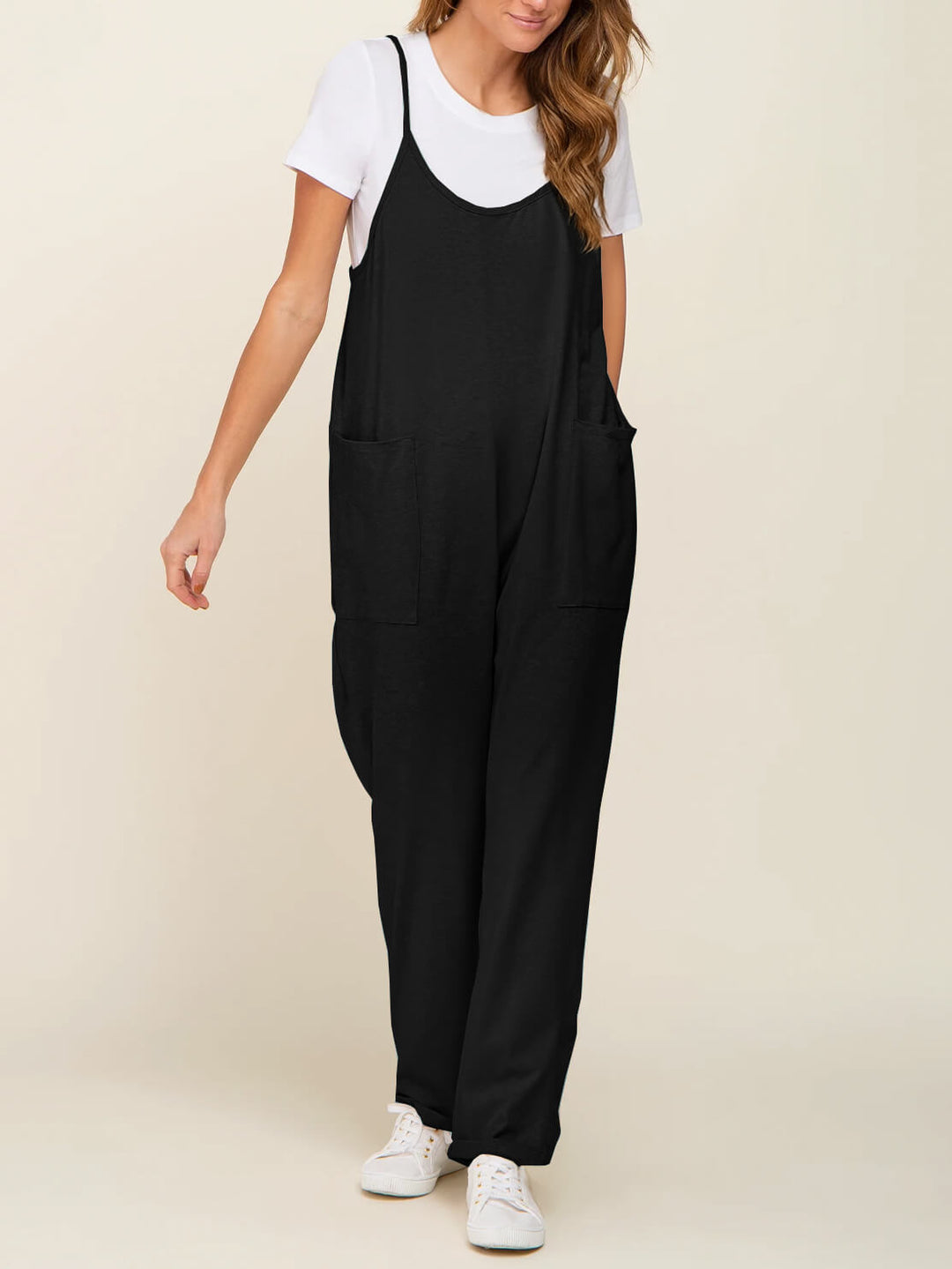Stilfuld kvinders jumpsuit med elastisk talje, der passer til enhver sæson.